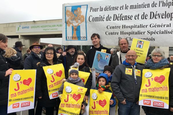 Des Creillois s'étaient mobilisés en janvier 2018 pour défendre l'existence de la maternité de Creil (Oise).