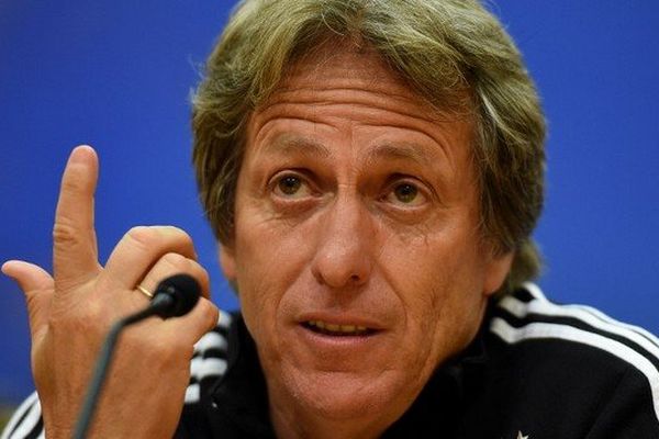 L'entraîneur du Benfica Jorge Jesus a affirmé samedi à Porto que "personne de Monaco" ne lui avait parlé.