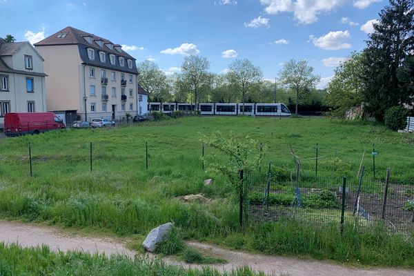 Le terrain de 2000 mètres carrés dédié au futur centre devra être dépollué.