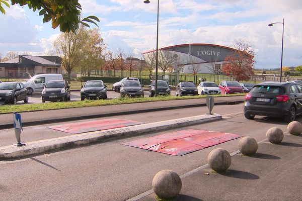 Two successive assaults in Chevigny-Saint-Sauveur, one of which was near the sports hall.