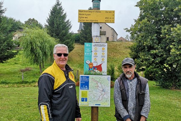 Plus de 200 panneaux de signalisation vont être installés par les bénévoles, comme ici à Chenebier, en Haute-Saône.