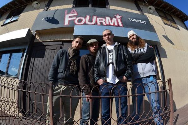 Le groupe Cheval de 3 est un groupe de rap  originaire de Limoges, créé en 2009