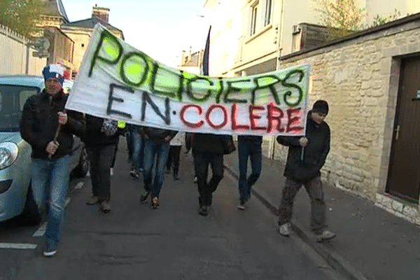 Les policiers dans la rue à Caen ce samedi 3 décembre 2016