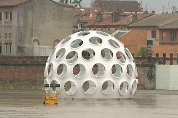 La sphere du FIAT... dans l'eau