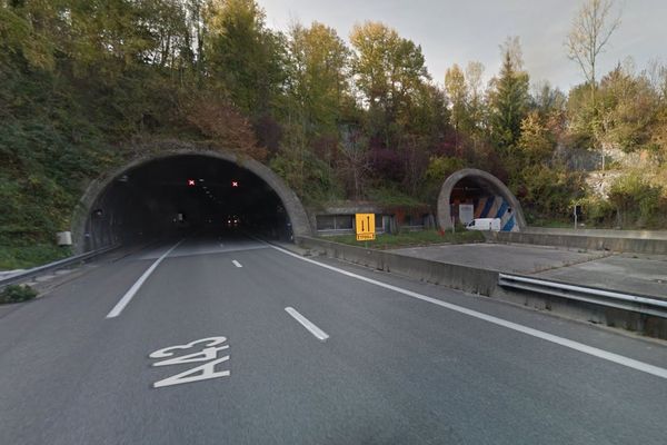 Le camion a pris feu sur l'A43, à hauteur de Dullin. 