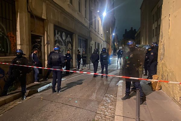 Tôt, ce mardi 22 octobre, les forces de l'ordre ont évacué un squat à Lyon. Cinq personnes en situations irrégulières ont été interpellées.