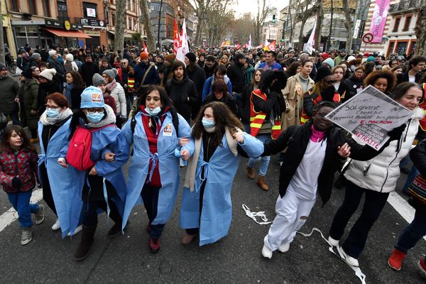 Entre 38.000 et 50.000 manifestants étaient présent dans la rue à Toulouse (Haute-Garonne), jeudi 19 janvier 2023, pour la première journée de mobilisation contre les retraites.