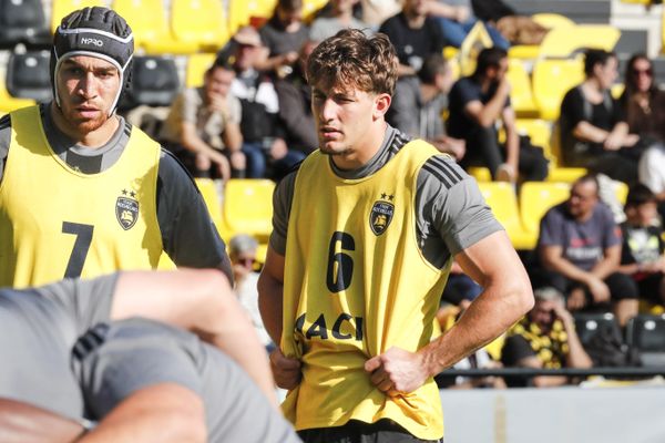 Le français Oscar Jegou (au centre) sera bel et bien titulaire ce samedi 2 novembre avec le Stade rochelais face au Stade français.