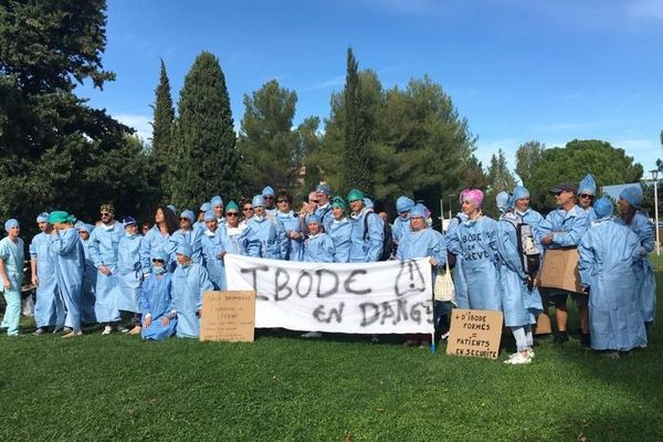 Infirmiers et infirmières de bloc opératoire du CHU de Montpellier en grève le 3 octobre 2019