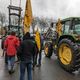 Des agriculteurs de Loire Atlantique, du Morbihan et d'Ille-et-Vilaine bloquent l'hypermarché Leclerc de Saint-Nicolas-de-Redon