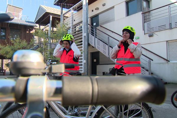 Le programme tente de réduire les inégalités entre les hommes et les femmes. D'une manière générale, ces dernières utilisent beaucoup moins la bicyclette que les messieurs.