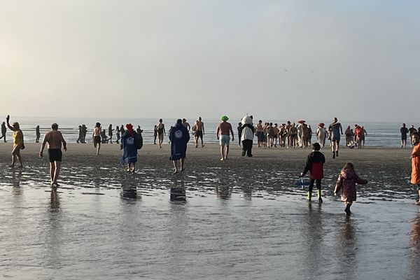 À Wimereux, il ne faut pas être frileux pour participer au dernier bain de l'année.