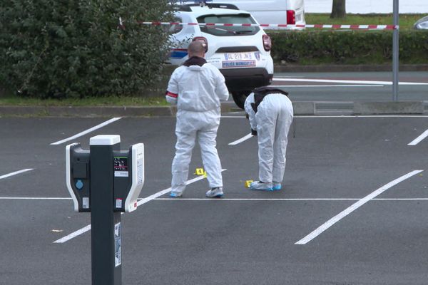 La victime a été découverte sur un parking par un passant, le 12 décembre, près des allées de la Marine.