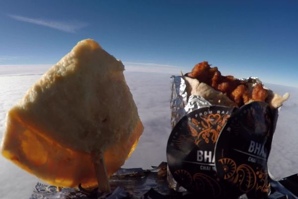 Le wrap et le samosa envoyés dans l'espace par un Anglais