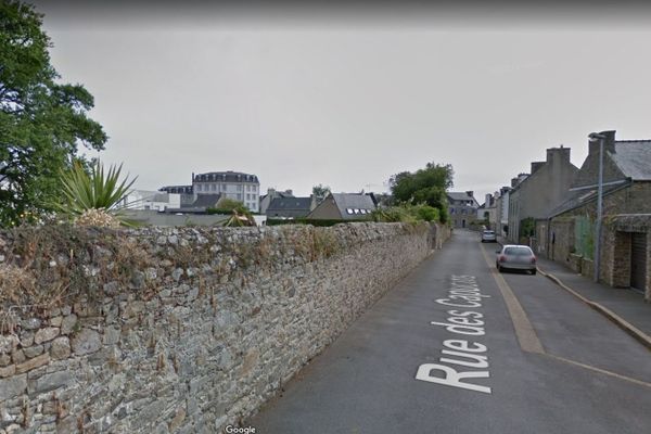 C'est dans cette rue des Capucins, au numéro 6, qu'un important incendie s'est déclaré ce jeudi 10 septembre. D’importants moyens de pompiers ont lutté toute la nuit pour l'éteindre.