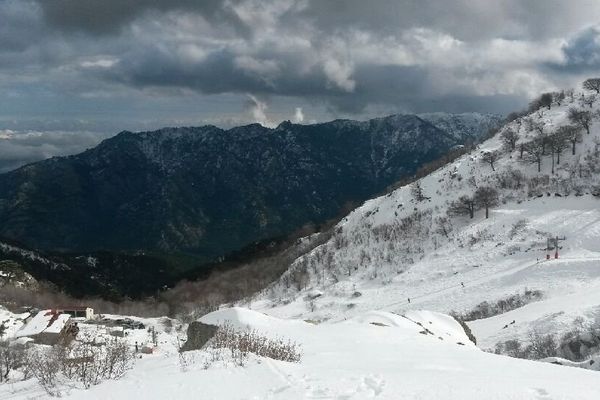 ILLUSTRATION - Vue depuis la station de ski de Ghisoni (Haute-Corse), le 14 février 2015