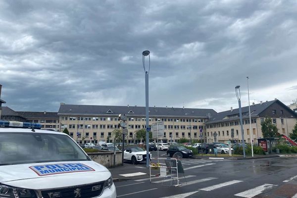 Le centre des impôts de Reims a été évacué ce mardi 18 juin à la suite d'une alerte à la bombe.