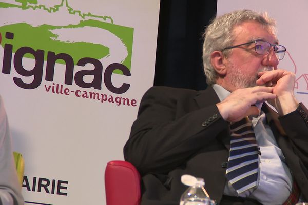 Le président de l'association des maires de l'Aveyron se veut réaliste : il va falloir que les collectivités locales aident à redresser la situation financière de la France.