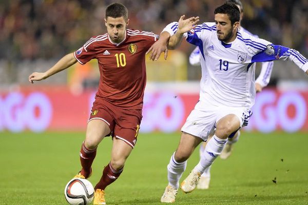 Eden Hazard, en rouge à gauche sur la photo, est l'un des piliers de ce match.