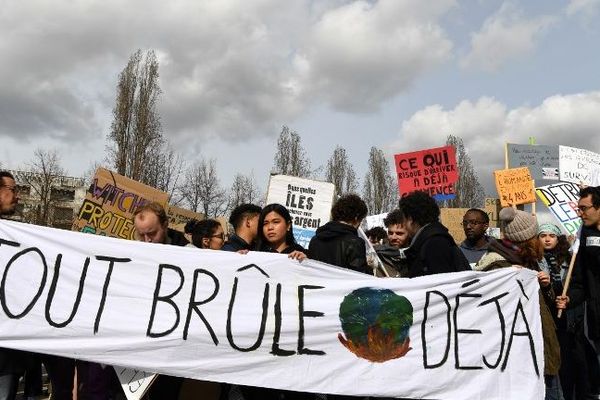 Les lycéens sont appelés à un grand rassemblement place de la Victoire (image d'illustration)