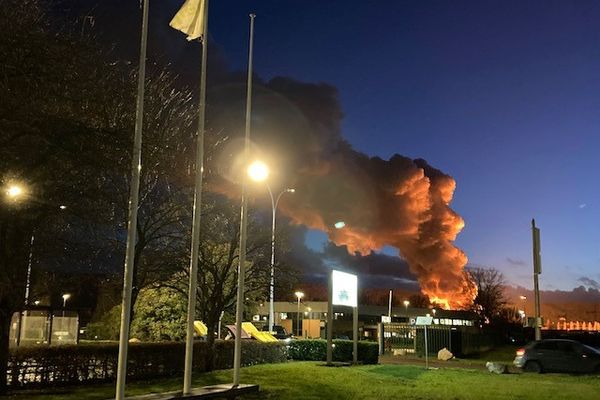 L'incendie dans l'entrepot Bolloré Logistics de Grand-Couronne n'a fait aucune victime