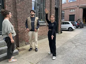 La réalisatrice Clara Yvard, à Roubaix, pendant le tournage de la web-série "From Roubaix to Détroit"