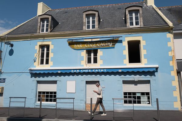 Loïg Chesnais-Girard, président de la région Bretagne, avait proposé que la Bretagne soit un laboratoire du déconfinement. Penmarc'h à la pointe du pays bigouden s'était portée volontaire. Il n'en sera rien. Les terrasses des bars pourront ouvrir le 19 mai comme ailleurs en France. 