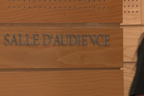 Quatre jeunes hommes sont accusés d'avoir piégé et frappé des hommes homosexuels, à Muret et Seysses (Haute-Garonne).