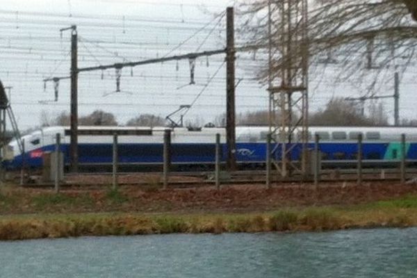 Un TGV est immobilisé dans l'Yonne en raison d’une alerte pour un colis suspect vendredi 6 février 2015 