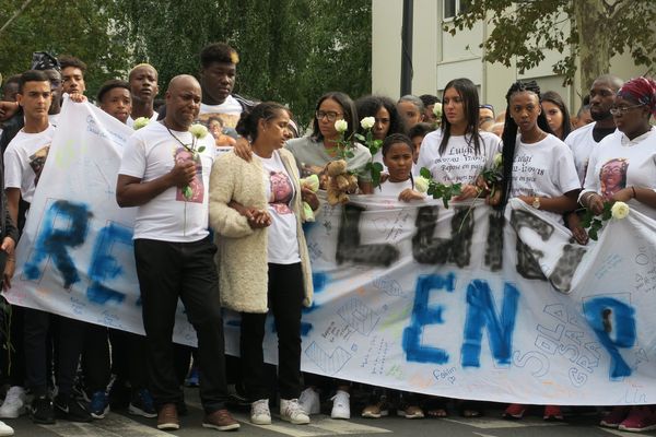 Les parents de la jeune victime, Luigi, lors d'une marche blanche en 2018.