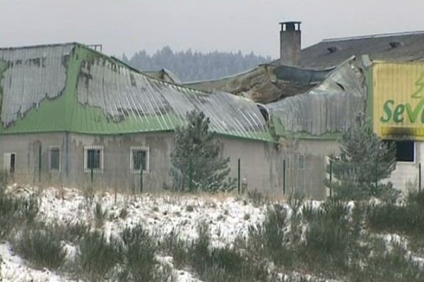 L'atelier de production de Sevarome à Yssingeaux, une fois l'incendie maîtrisé. 