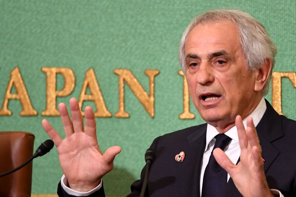 L'entraîneur franco-bosnien Vahid Halilhodzic, lors d'une conférence de presse alors qu'il était sélectionneur du Japon, à Tokyo le 27 avril 2018 