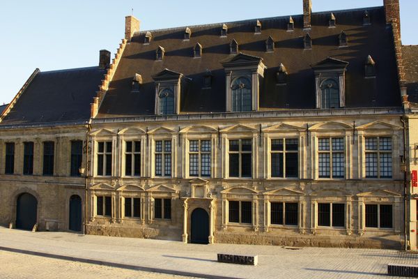 Dans le roman d'Annie Degroote, un nouveau tableau de Brueghel apparait au musée de Flandre à Cassel.