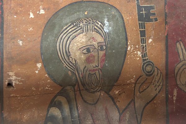 Détail de la poutre médiévale découverte dans l'église d'Ur en Cerdagne