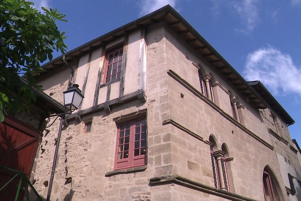 La plus vieille maison de Corrèze se trouve à Donzenac.