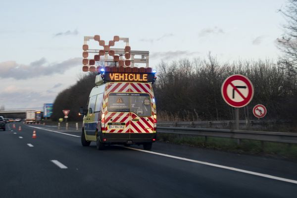 Un motard a perdu la vie dans un accident avec un poids lourd sur l'autoroute A10.