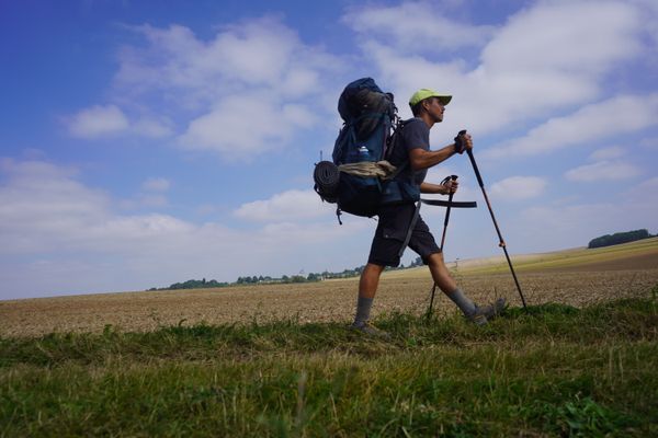 A 30 ans, il a décidé de partir marcher pendant 3 mois pour retourner dans le village sarde de ses grands-parents.