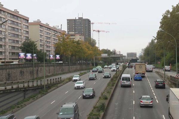 Au bord du périphérique parisien, pas de hausse des ventes immobilières d'après les spécialistes interrogés ce lundi 28 octobre.