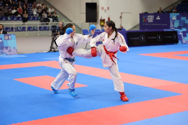 À 17 ans, Monica Arzumian est devenue championne du monde de karaté dans sa catégorie.