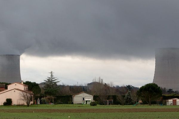 Les deux réacteurs nucléaires de la centrale de Golfech dans le Tarn-et-Garonne