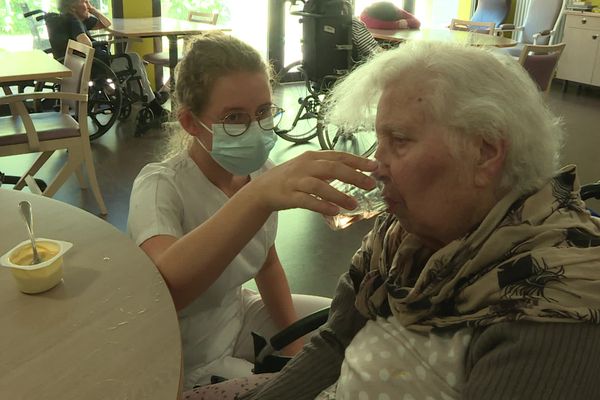 A l'Ehpad du Mas Rome, à Limoges, 88 résidents se préparent à affronter la vague de chaleur.