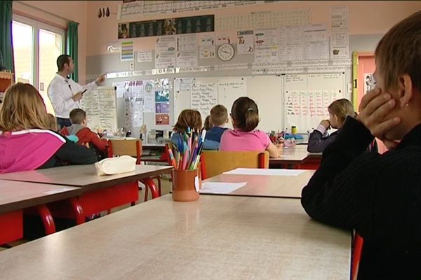 Les établissements scolaires rouvriront "progressivement" à partir du 11 mai 2020, a annoncé lundi 13 avril le président de la République, Emmanuel Macron.