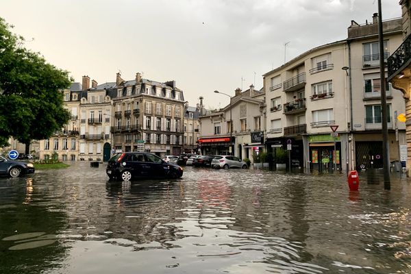 L'orage du 21 juin 2021 a provoqué d'importantes inondations sur le rond-point Cérès de la ville de Reims