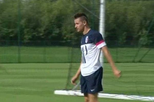 Florian Thauvin, à l'entraînement, avec un maillot du LOSC. 