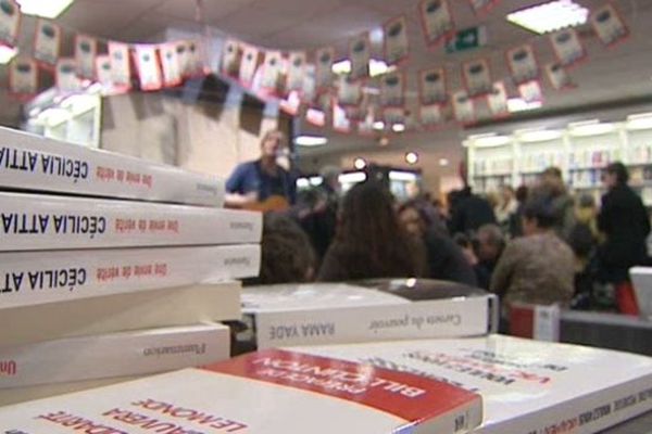 Un concert de soutien était organisé ce samedi à la librairie des Volcans. 