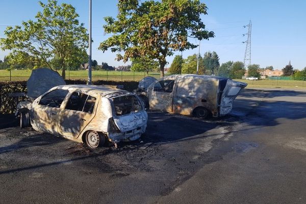 Sept véhicules ont été incendiés sur le parking de la prison de Sequedin