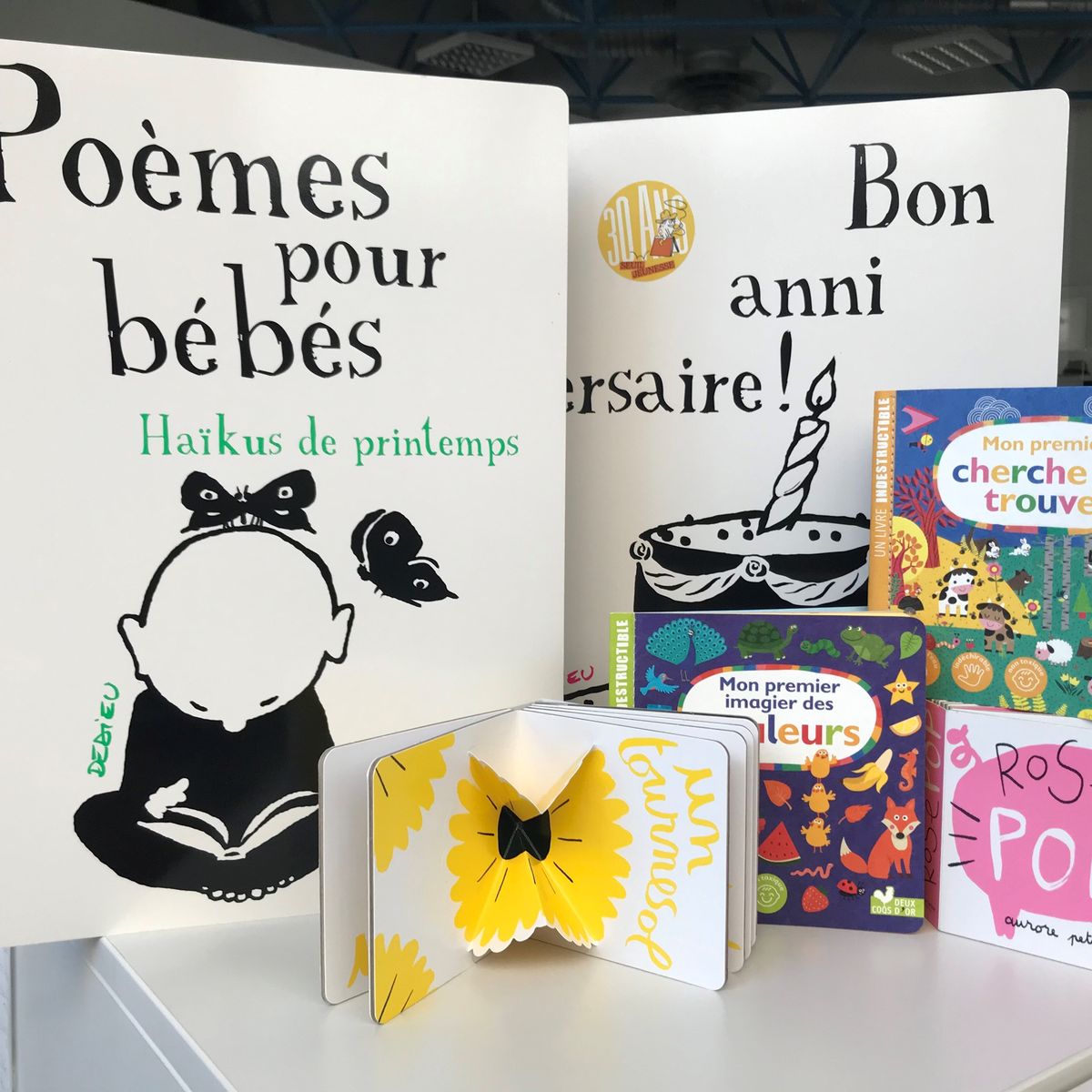 📔Littérature Jeunesse Beaucoup de beaux bébés 📚  Un livre accessible  très tôt, original et vivant? Pastel et l'@ecoledesloisirs vous propose un  beau moment, en noir et blanc, autour de moments que