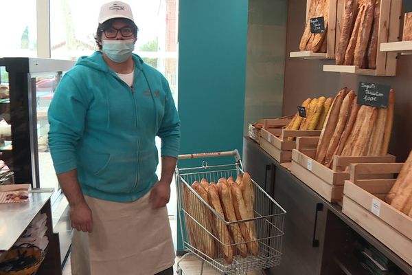 A seulement 25 ans, Benjamin Auriau - installé à Couffouleux (Tarn) - se voit décerner le prix de la meilleure baguette du Tarn