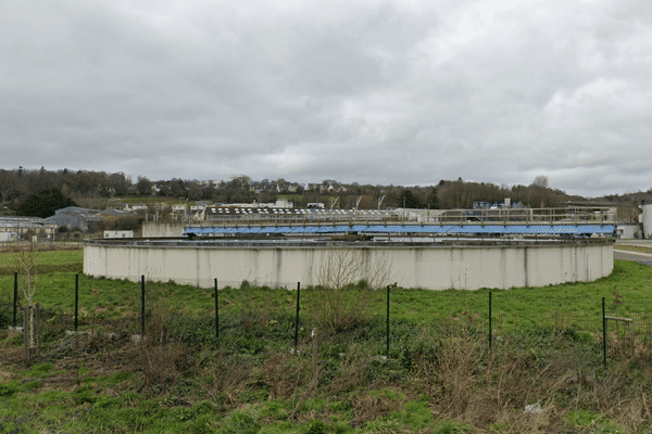 La fuite est partie de la station d'épuration du Bois noir à Landerneau dans le Finistère.