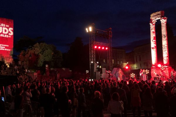 Chaque été, pendant 7 jours et 6 nuits, le festival invite la Sono Mondiale au cœur de la belle cité arlésienne !